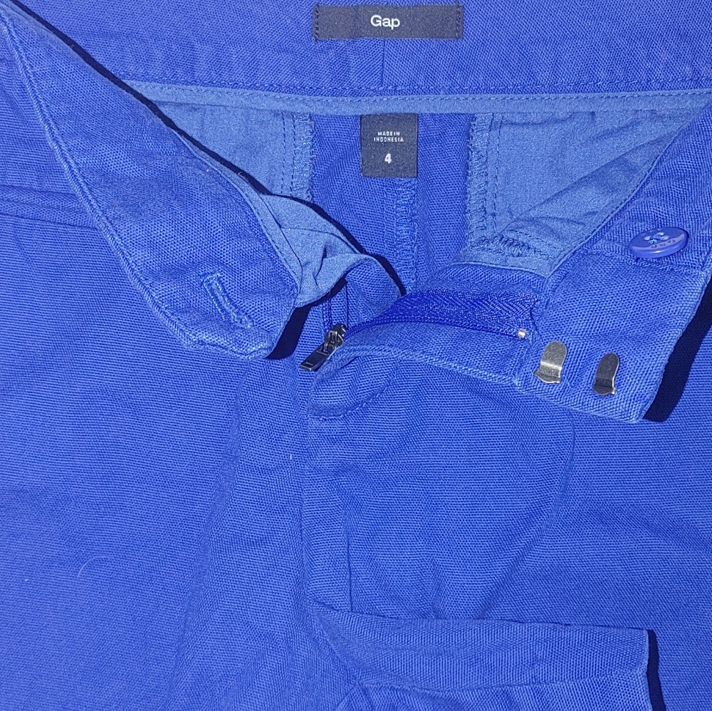 GAP Royal Blue Chino Shorts. Size 4. - Picture 5 of 9